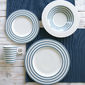 Assiette creuse à rayures bleu jean en porcelaine 24cm