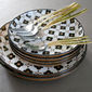Assiette plate en porcelaine fleur noire 23cm