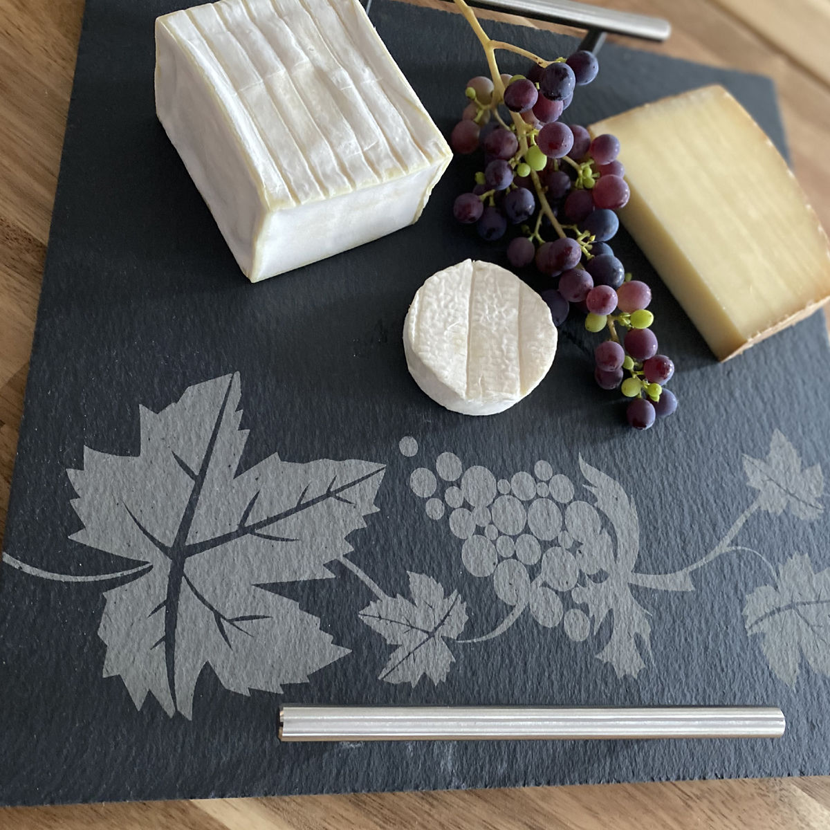 Plateau à fromages en ardoise avec poignées CHEESY Bruno Evrard