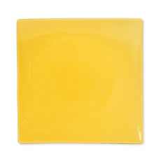 Assiette plate jaune en céramique 26x26cm Assiette plate jaune en céramique 26x26cm